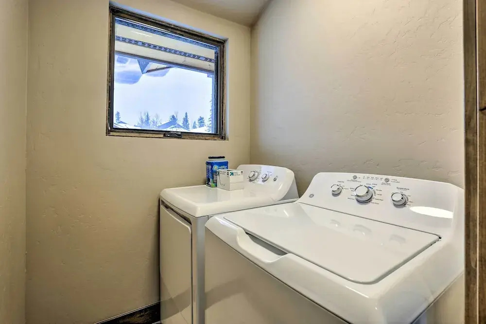 Relax Fireside: Silverthorne Home 11 Mi to Skiing!