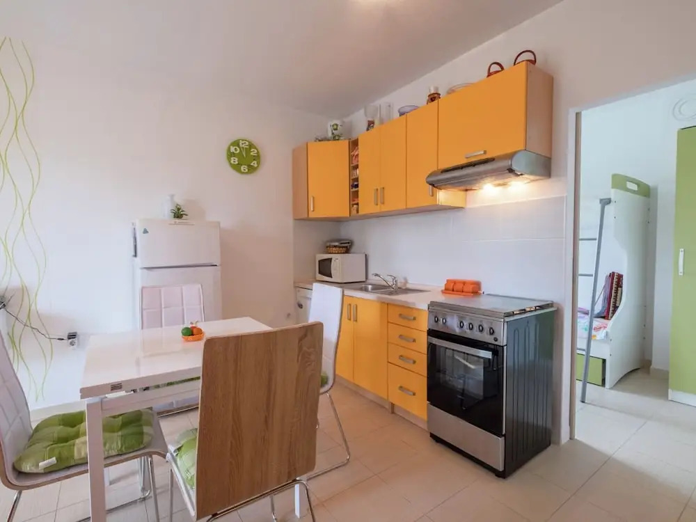 Comfortable Family Apartment Near the sea With Airconditioning, Wifi, and Parking