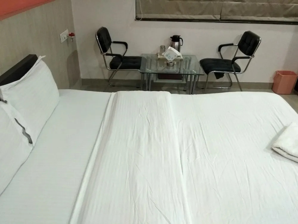 JK Rooms 122 Shaheen Lodging & Boarding