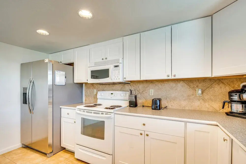 2 Mi to Lake Havasu: Pet-friendly Home