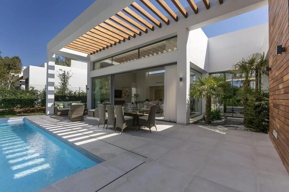 Stunning Detached Villa With Pool