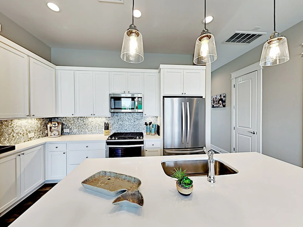Luxe Waterfront #203 - 2 Br Villa