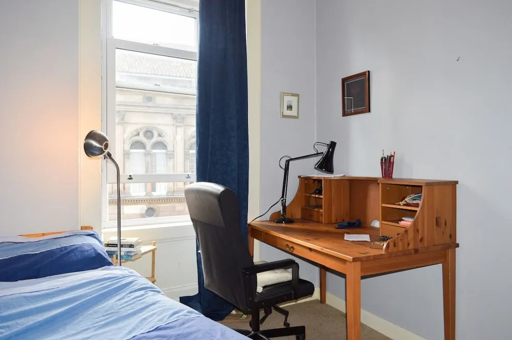 Bright 2 Bedroom Apartment in City Centre