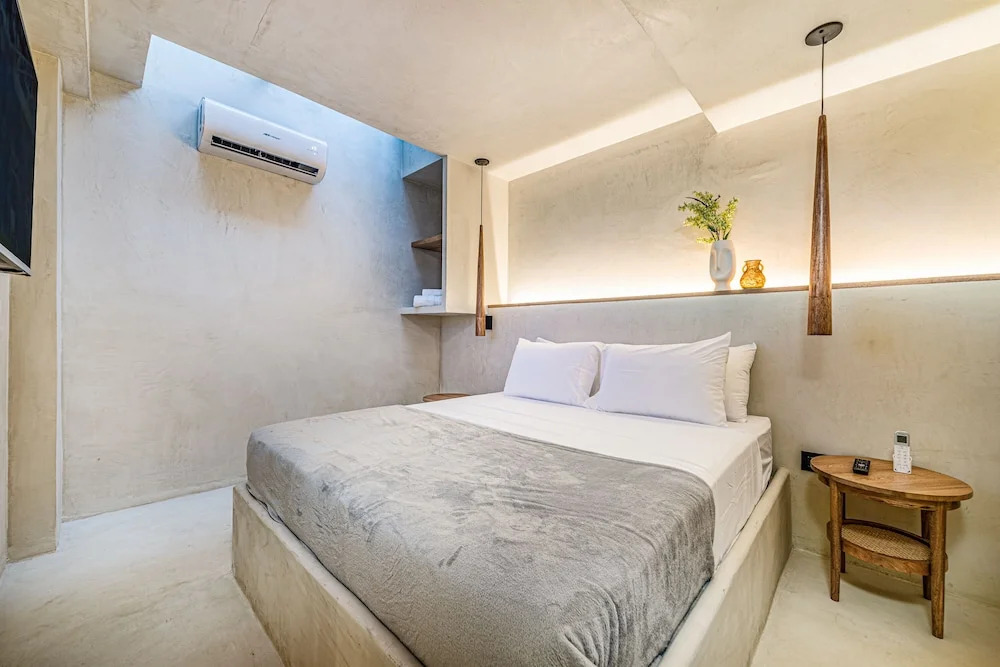 Provenza 6 Bedroom House by HOUSY HOST