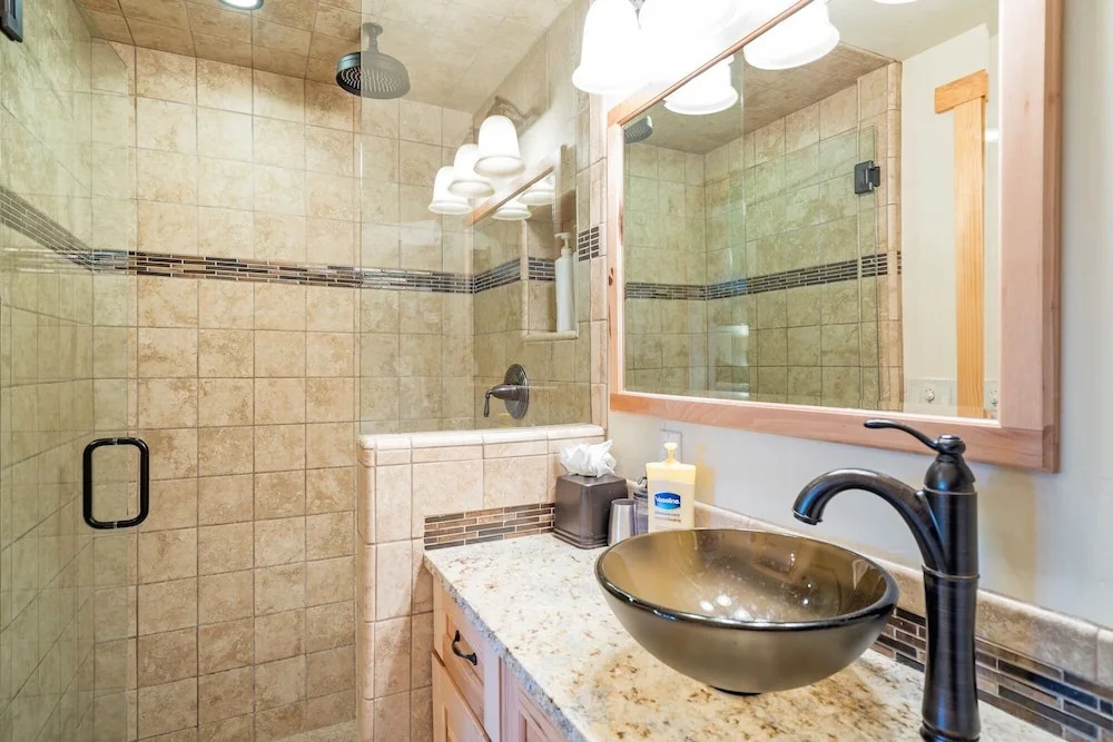 Charming Studio W Kitchenette, Hot Tub Near River Condo by RedAwning
