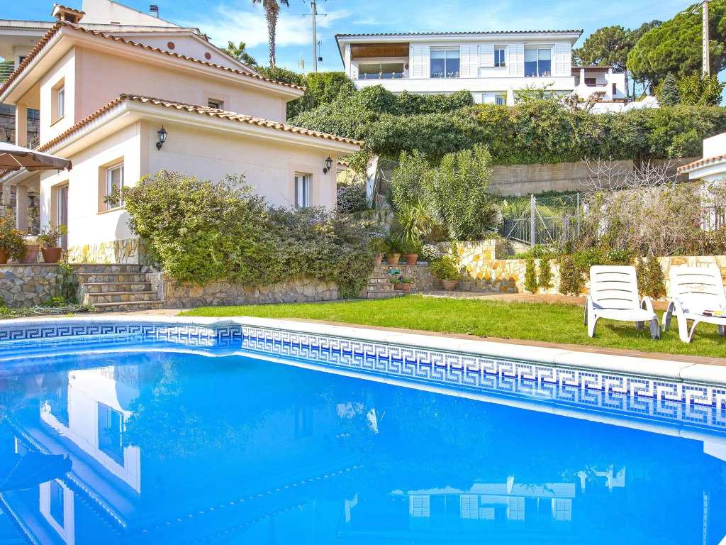 Modern Villa in Canyelles With Private Swimming Pool