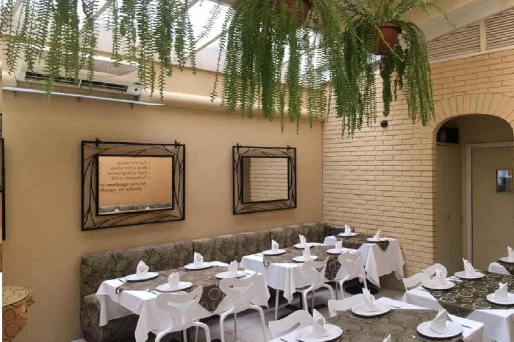 Leon De Oro Inn & Suites
