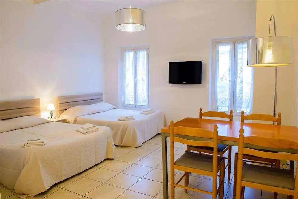 STUDIOS PARISIENS