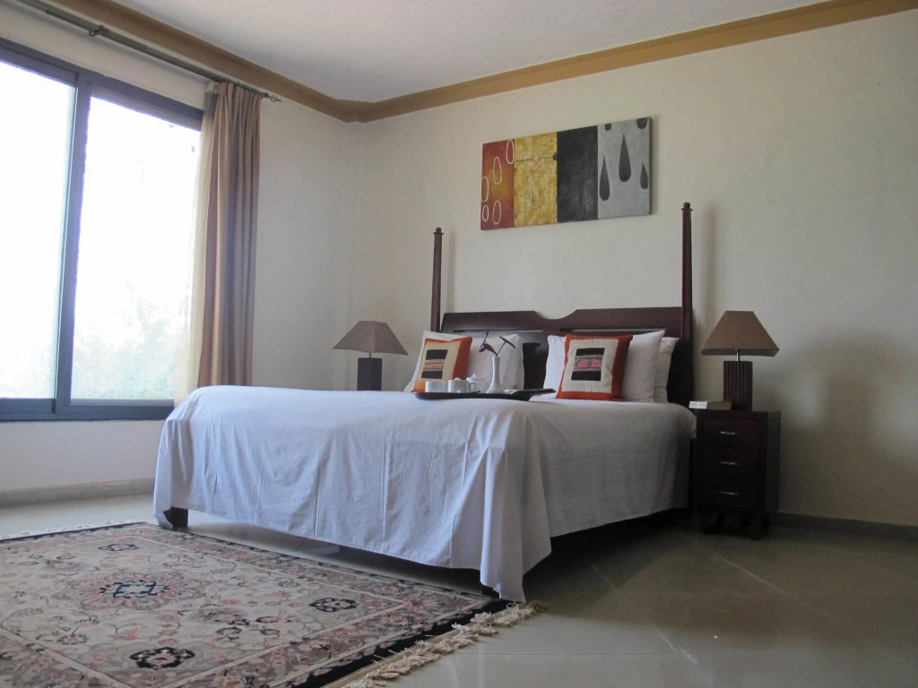 Mackinnon Suites