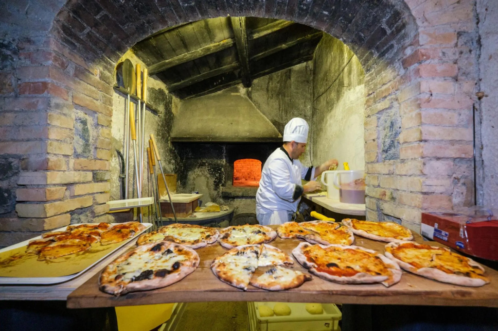 As soon as you have passed the gates of the majestic avenue of Borgo Poggio Amante until you arrive-Borgo Poggio Amante