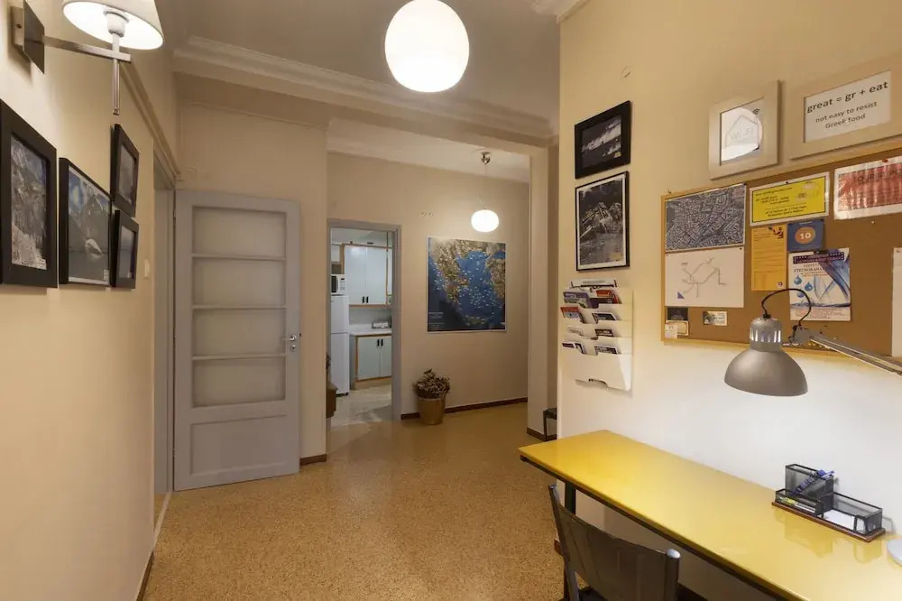 Prime Location 2BR next to the Acropolis