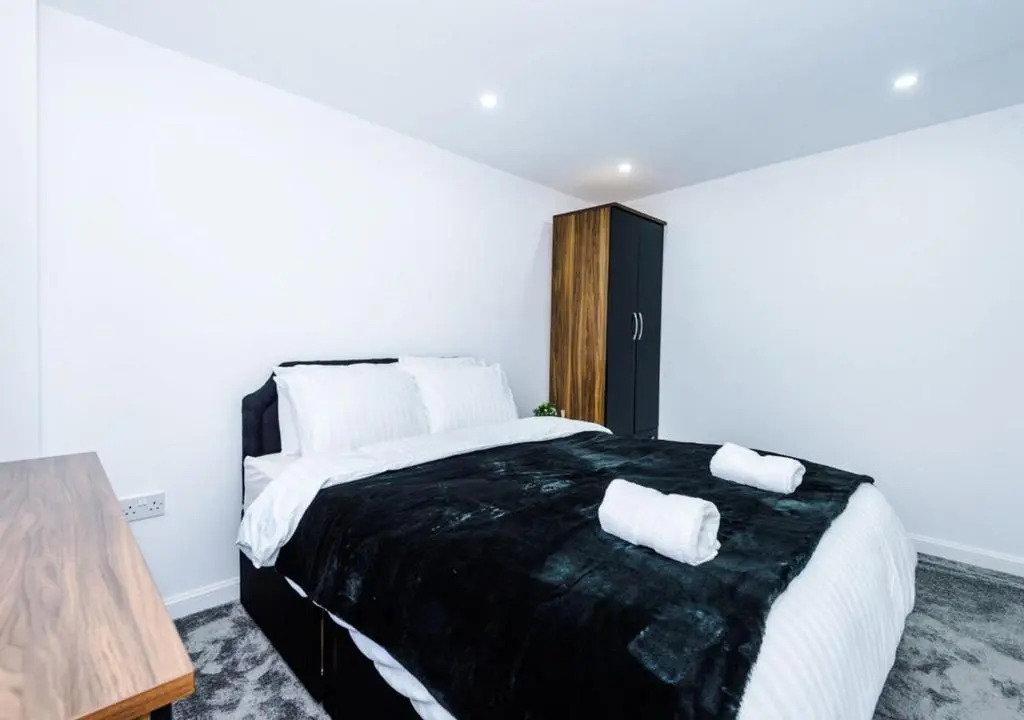 LUXURY 3 BEDROOM HOUSE Close to Manchester Center