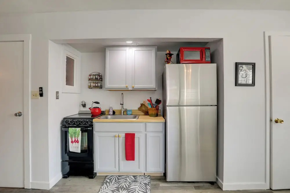 Hot Tub & Grill: Pet-friendly Apt, Walk to Midtown