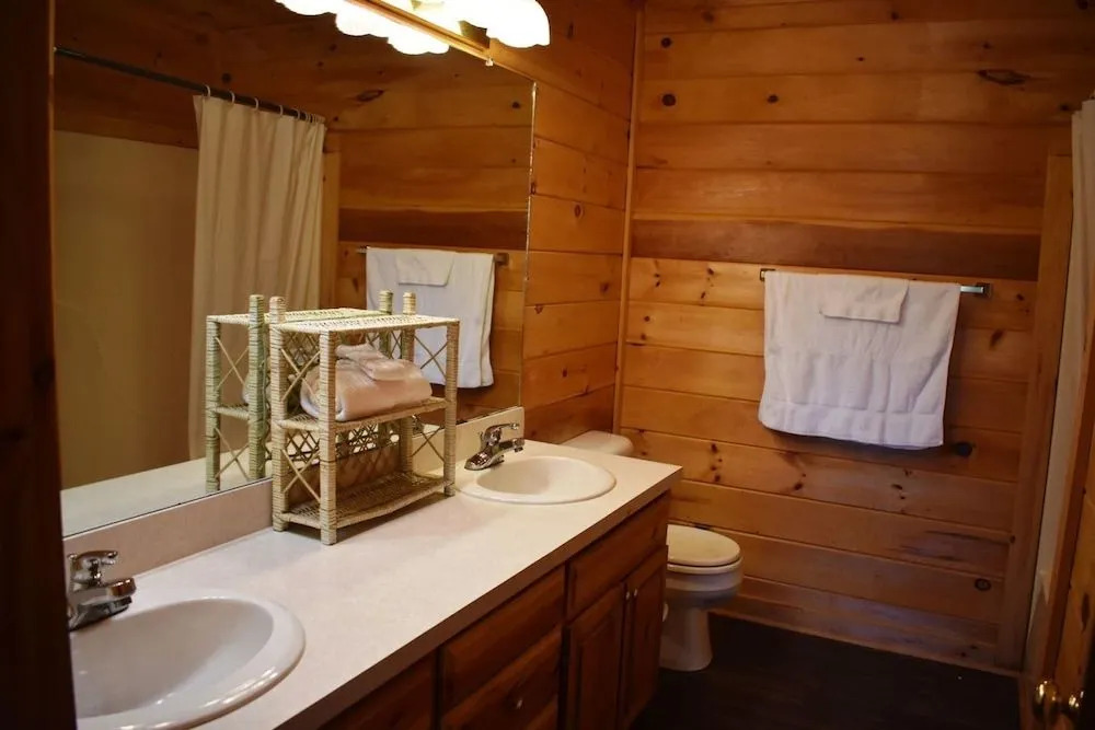 Lakeside Lodge