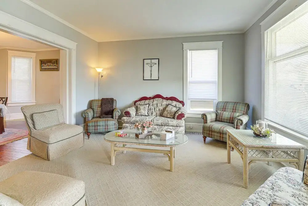1 Mi to Dtwn & Franciscan University: Home w/ Yard