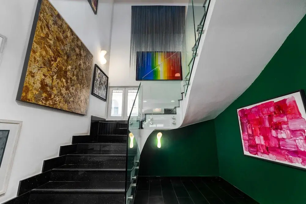Artsy 4BR DIP Villa w Community Pool Gym