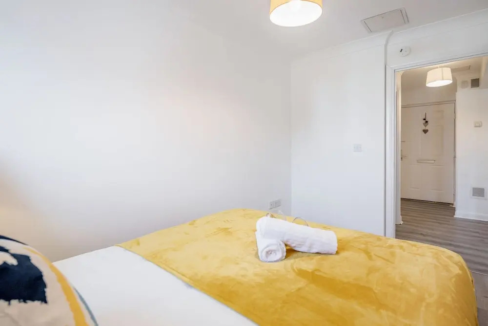 2br-sleeps4-parking-eastlondon
