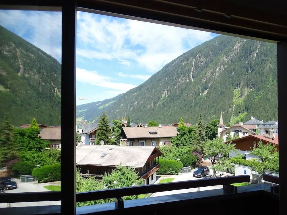 Appartementhaus Mayrhofen by PiaundDirk