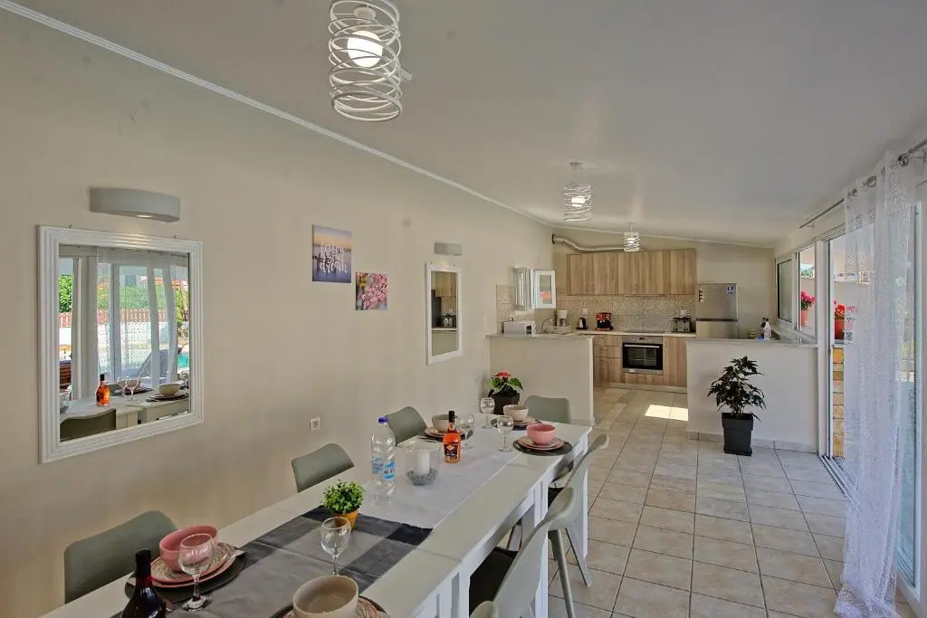 Sidari Beach Villa with private pool by DadoVillas