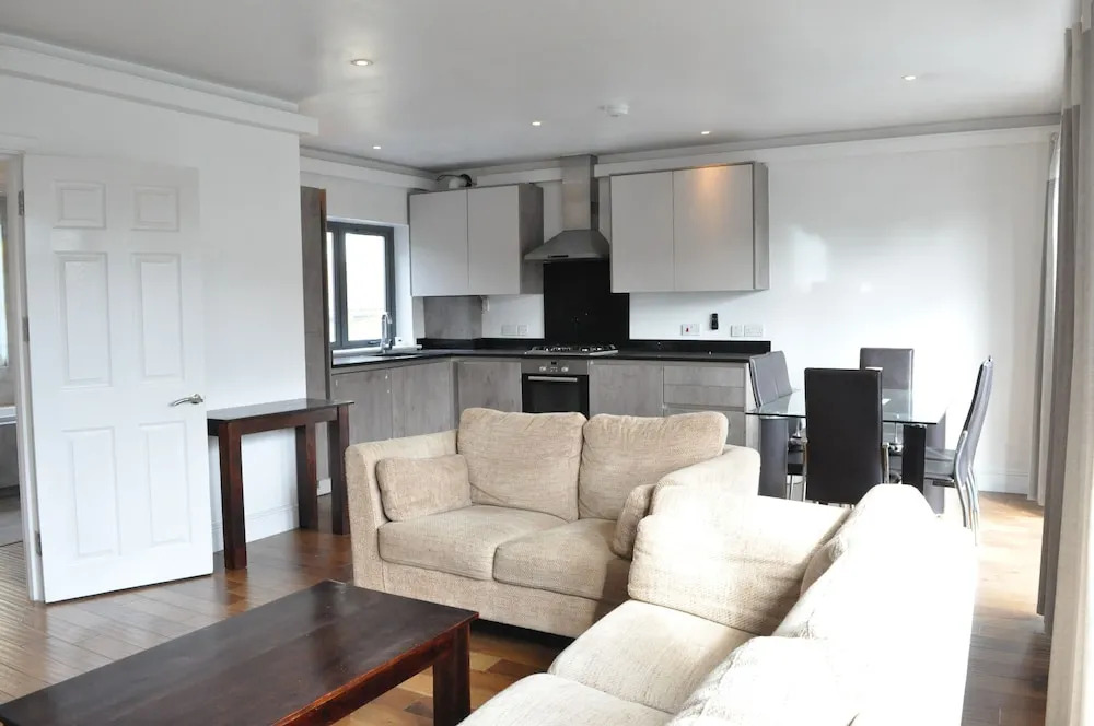 Spacious Contemporary 2 Bedroom Flat Near Camberwell