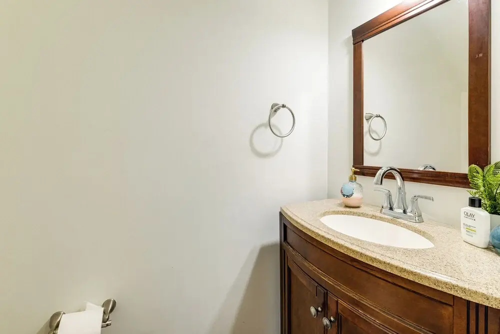 3 Mi to Dulles Airport: D.c. Area Townhome