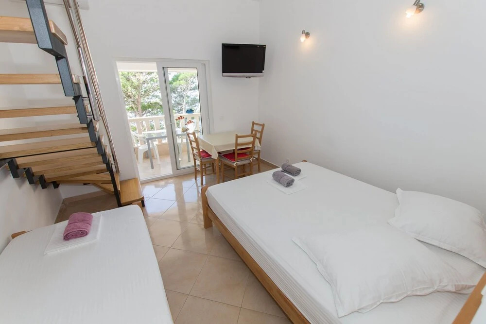 Anka - Amazing Location - SA4