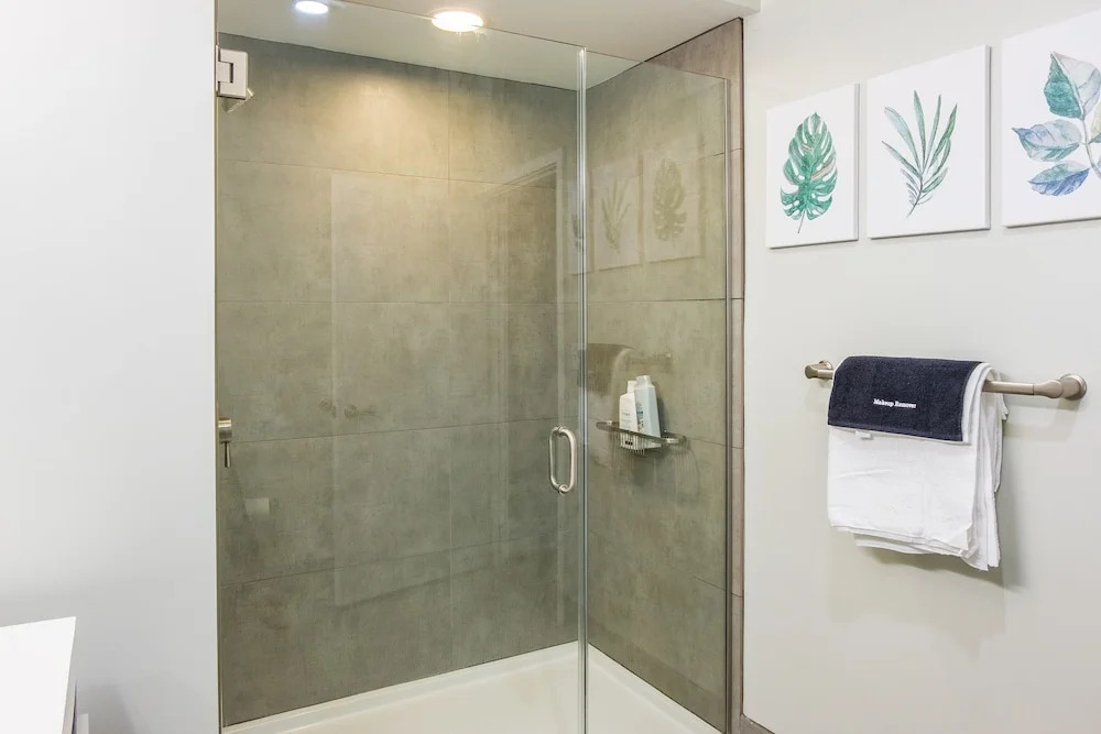 1 BR with Balcony and City Views by Frontdesk