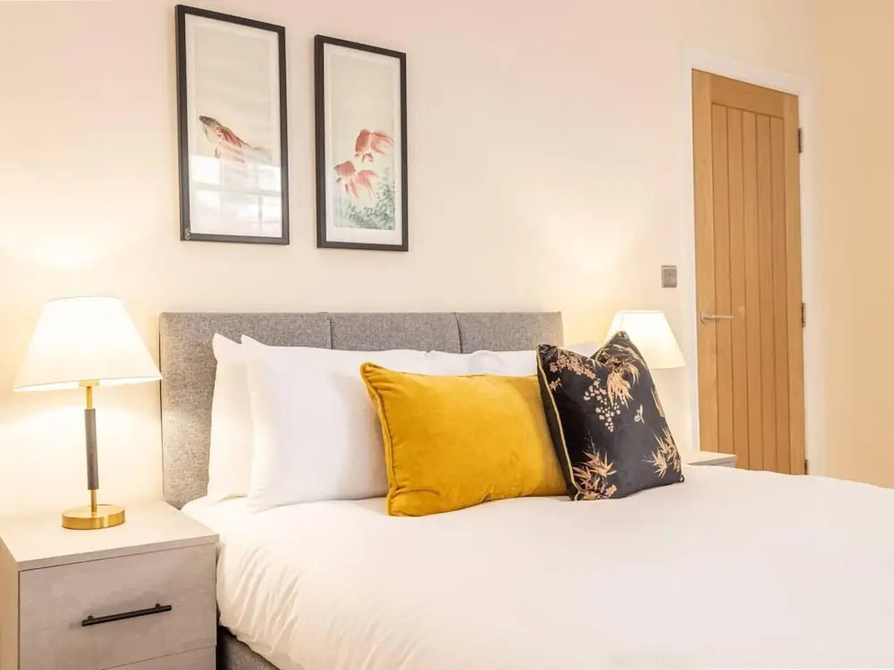 Ipswich Waterfront Serenity - City View 2BR Apt