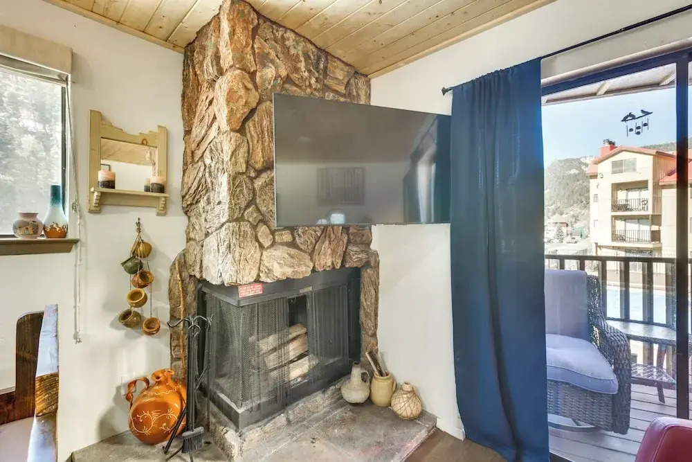 Ski-in Red River Retreat: Balcony, Mountain Views!