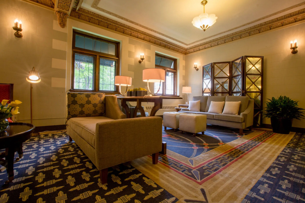 The Plaza Hotel - Milwaukee