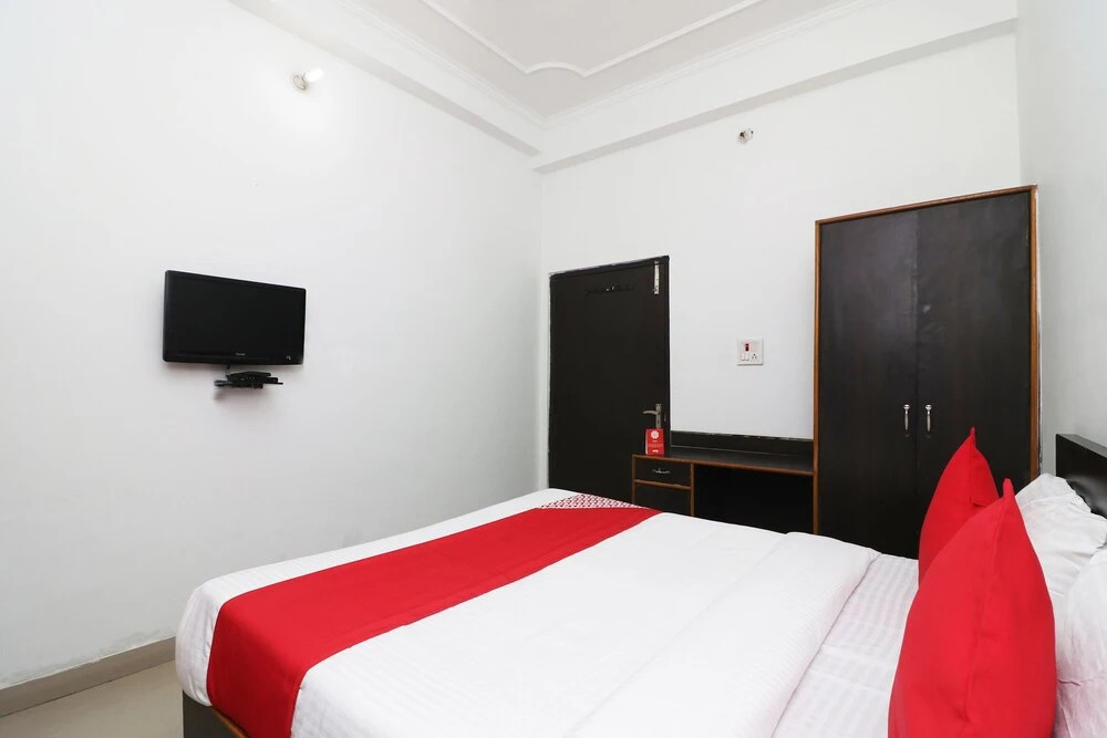 Hotel Ojus Tower by OYO Rooms