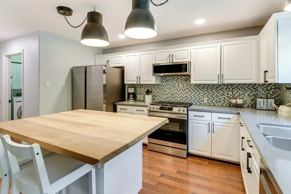 6 Mi to Northshore Park: Family Home w/ Pool!