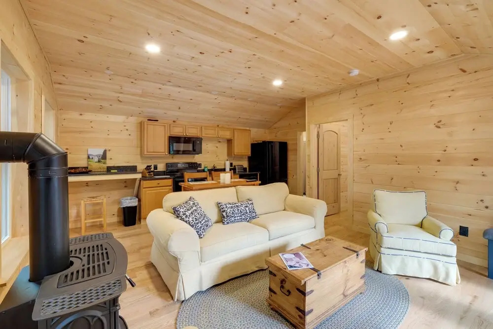 Cozy Apt w/ Deck, ~ 5 Miles to Acadia Nat'l Park!