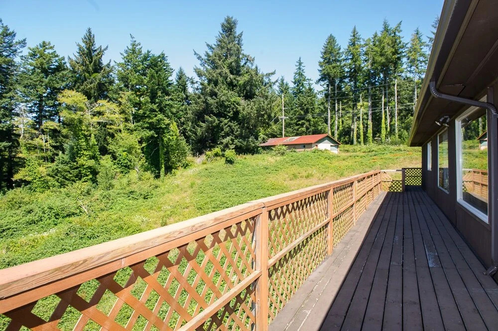 Bay View Retreat for 21 Guests 5 Br home by RedAwning