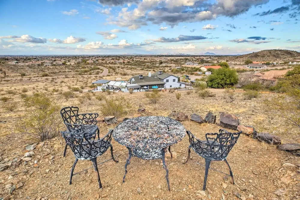 11 Mi to Dtwn Phoenix! Mtn-view Retreat w/ Hot Tub
