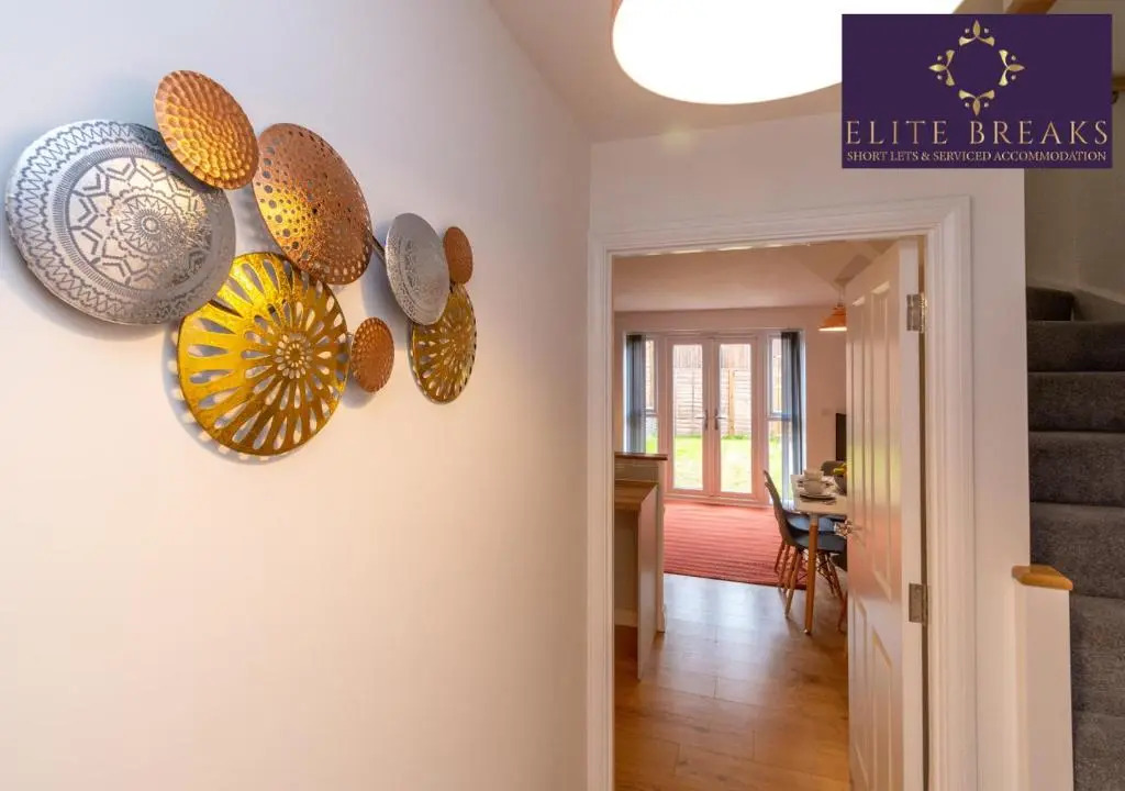 Central 4 bed house by Elite Breaks Serviced Accommodation Birmingham With Free Parking Sleeps upto 8