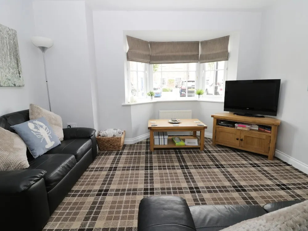 Blue Bay, The Bay, 2 bedrooms with ensuites, parking bay, 2 dogs welcome
