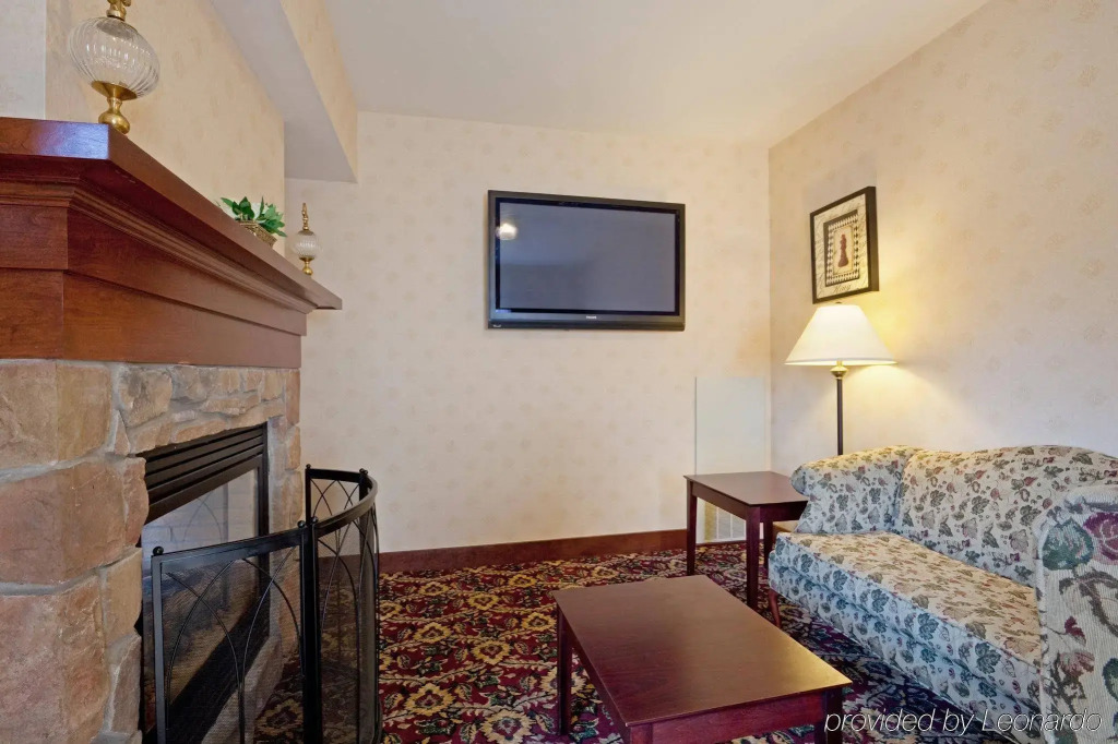 Holiday Inn Express Hotel & Suites White River Junction by IHG