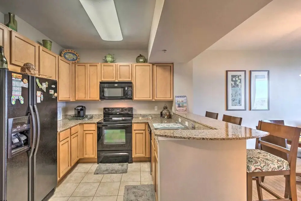 Destin Condo w/ Amenities & Pool < 1/2 Mi to Beach