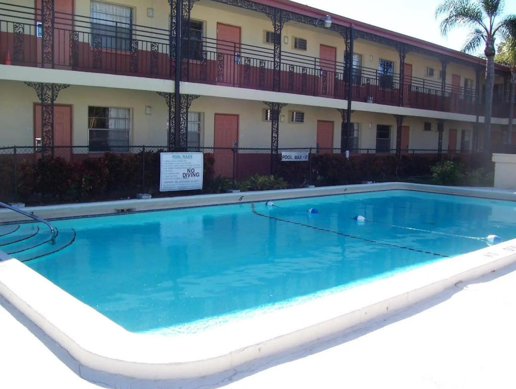 Econo Lodge St Petersburg Central