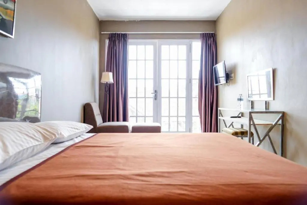 OYO 91252 Graceland Inn