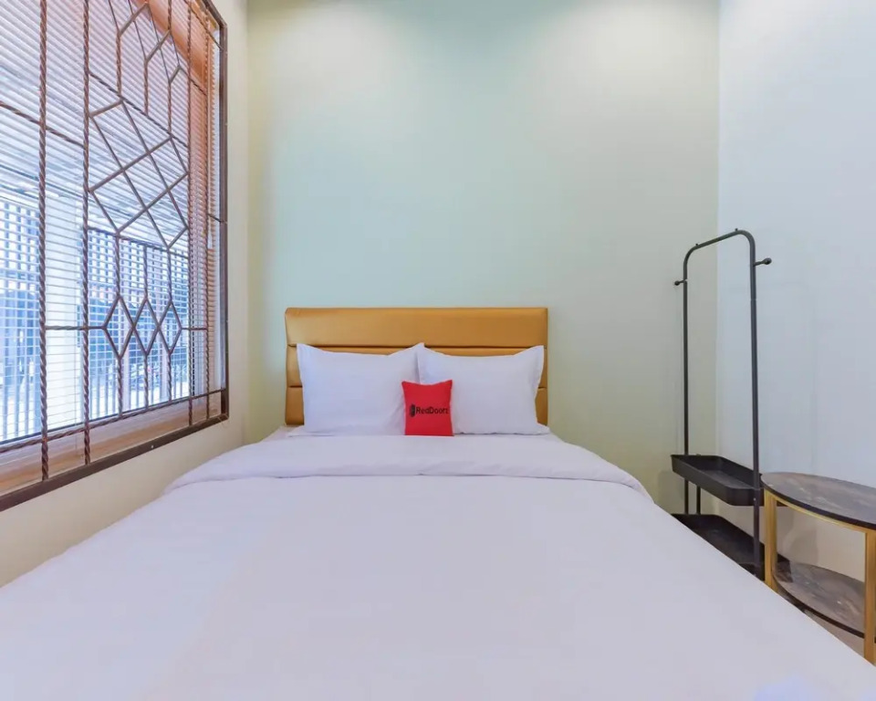 RedDoorz Plus near RSUD Gunung Jati Cirebon