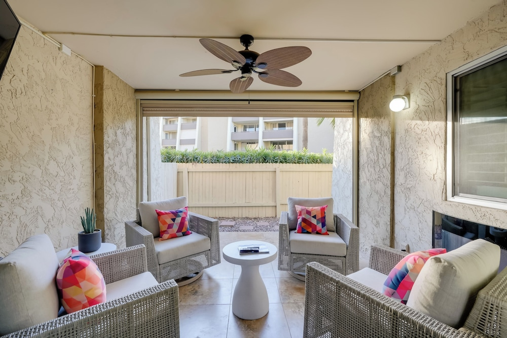 Easy Living in Old Town: Condo w/ Pool Access