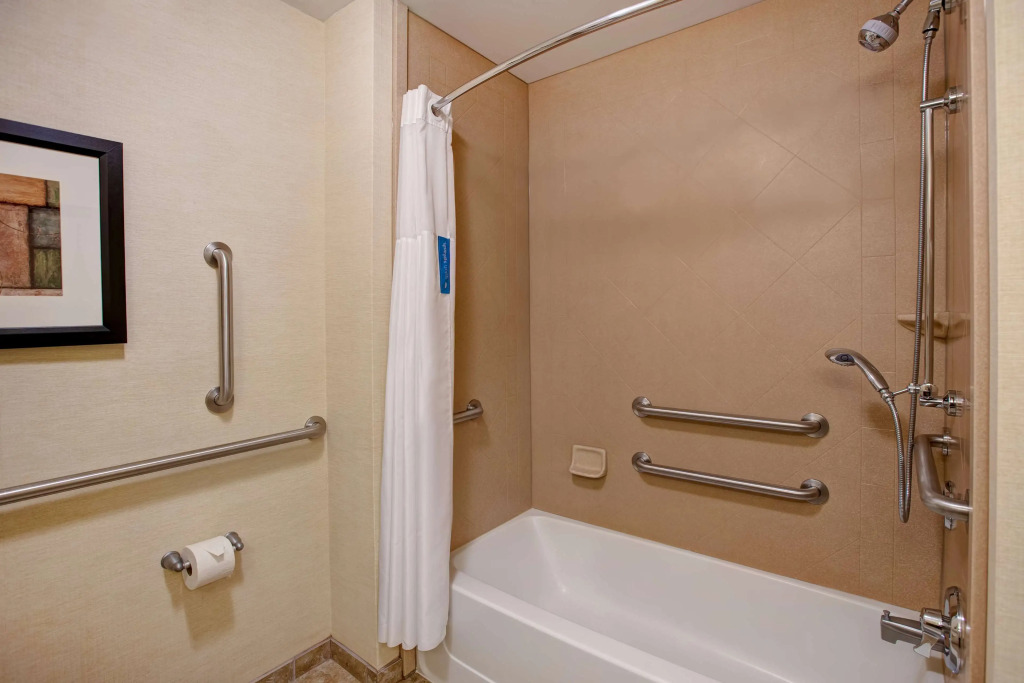 Hampton Inn Dekalb - Near the University