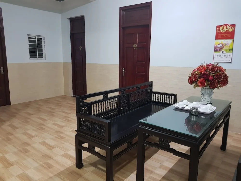 Khách sạn Ánh Đông
