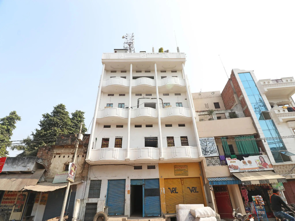 OYO 22703 Jee's Stay