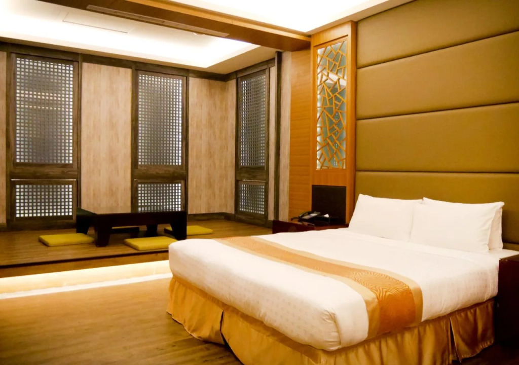 Moonshy Boutique Motel