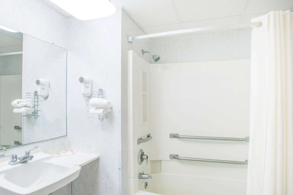 Super 8 by Wyndham Plattsburgh