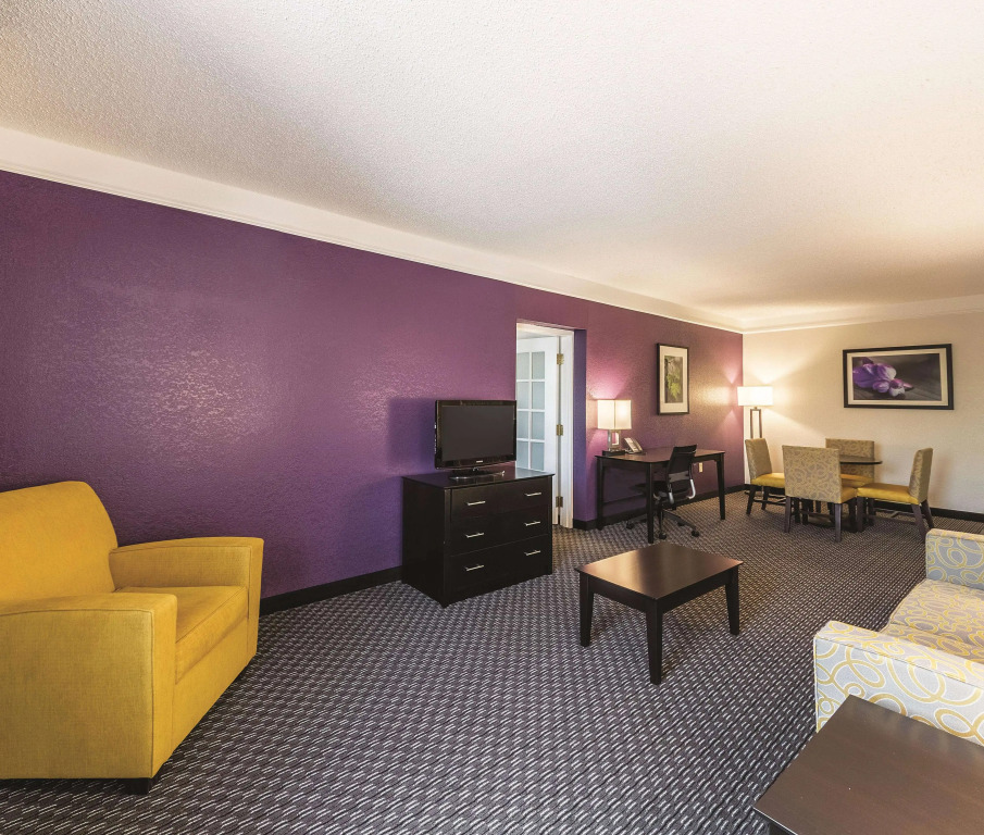 La Quinta Inn & Suites by Wyndham San Antonio Downtown