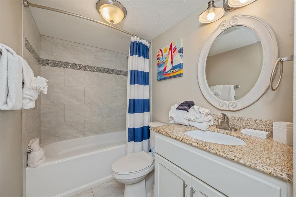 Shoreline Towers 3042 2 Bedroom Condo